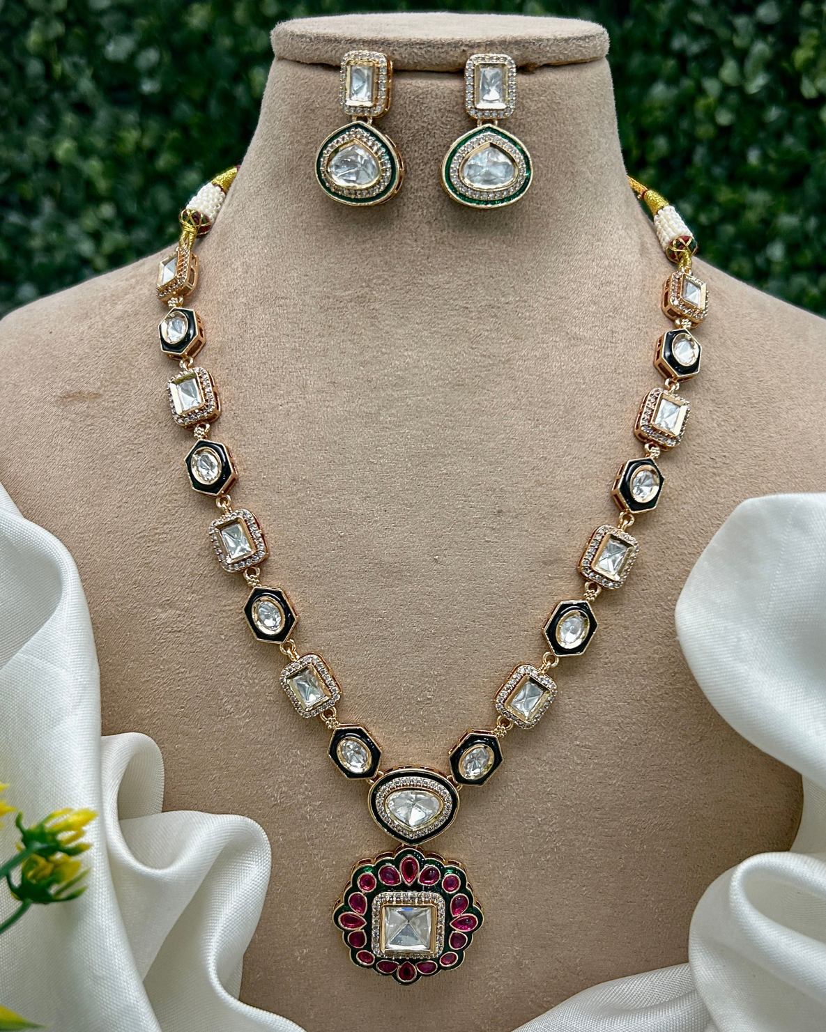 Royal Kundan Pendant Necklace Set