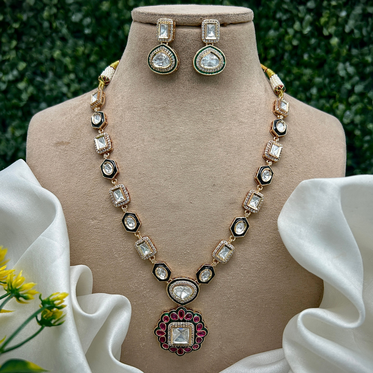 Royal Kundan Pendant Necklace Set