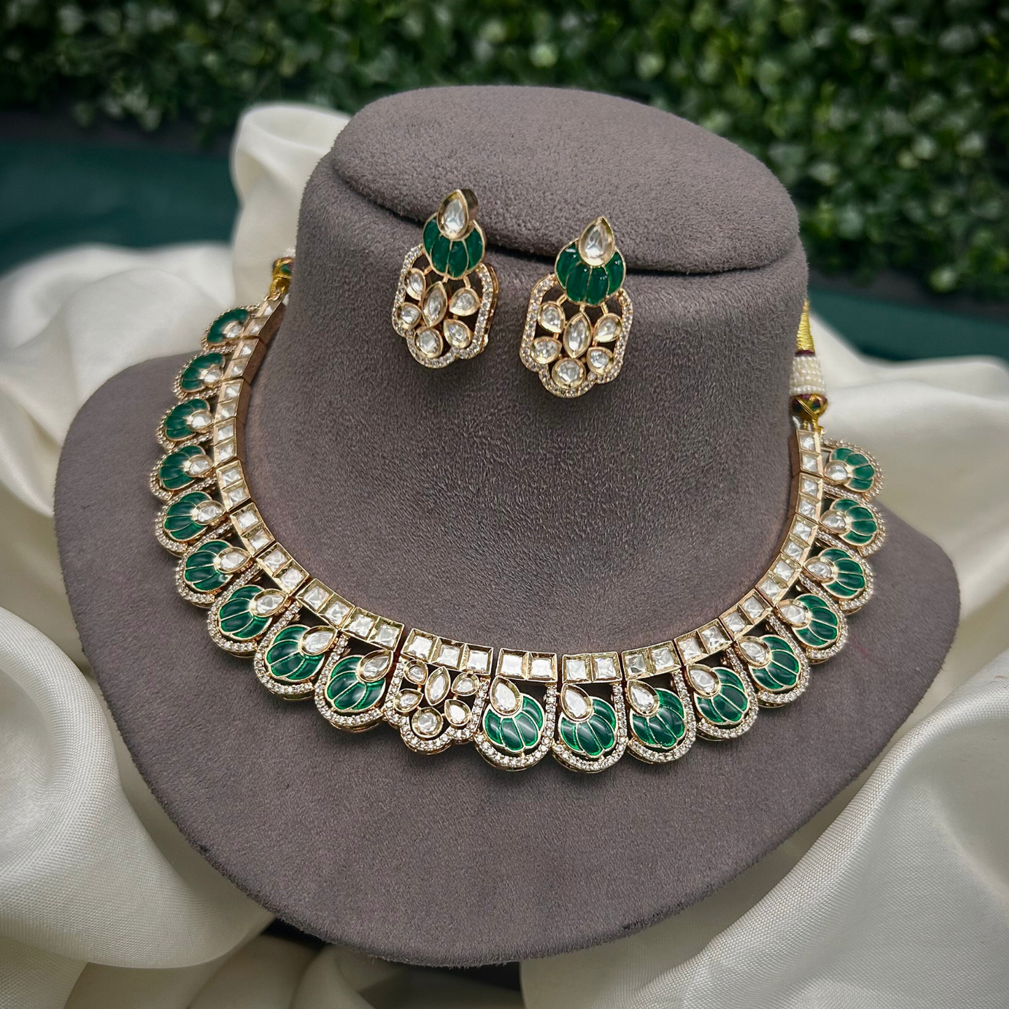 Emerald Green Kundan Necklace Set with Matching Earrings
