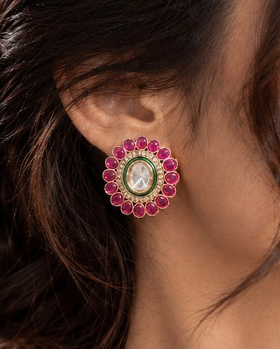Elegant Kundan choker with vibrant ruby accents.